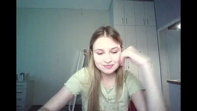 Snapshot of dozygleam chatting on 06/14/26, 01:13 dozygleam online show from 06/14/26, 01:13