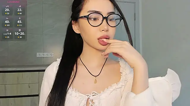 Snapshot of adelinya chatting on 05/24/26, 12:32 adelinya online show from 05/24/26, 12:32