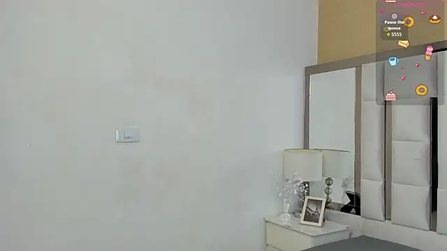 SophiaScottX online show from 06/25/26, 07:40