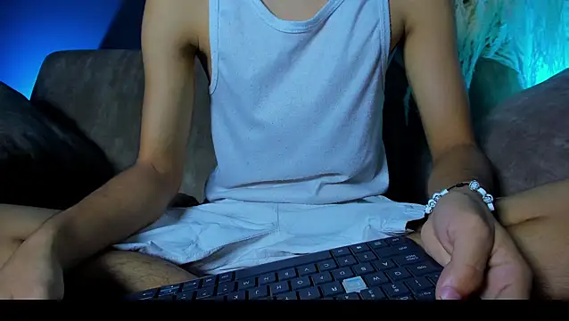 Snapshot of leonix_love chatting on 05/29/26, 10:46 leonix love online show from 05/29/26, 10:46