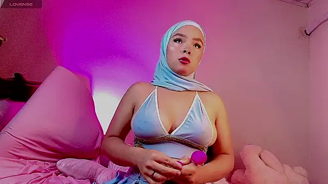 Nadine Nassib online show from 06/17/26, 02:40