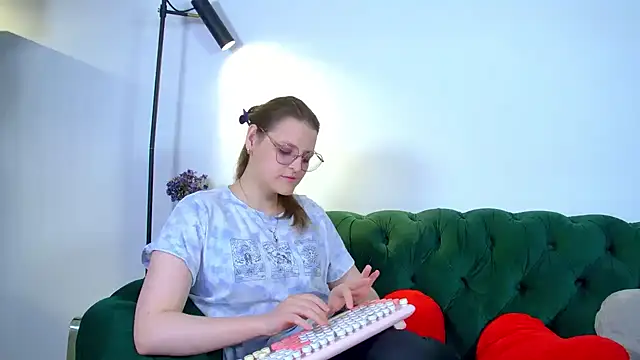 AlexaAvery online show from 06/13/26, 06:55