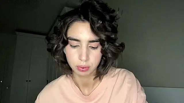 Snapshot of JessiaRuezga chatting on 05/18/26, 12:22 JessiaRuezga online show from 05/18/26, 12:22