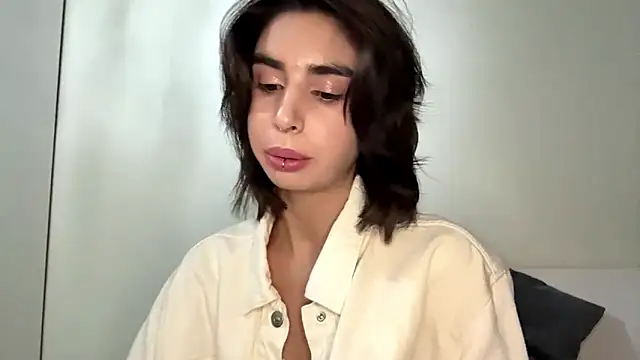 Snapshot of JessiaRuezga chatting on 05/24/26, 12:21 JessiaRuezga online show from 05/24/26, 12:21