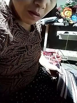 Snapshot of Caily-ly chatting on 06/10/26, 02:45 Caily-ly online show from 06/10/26, 02:45