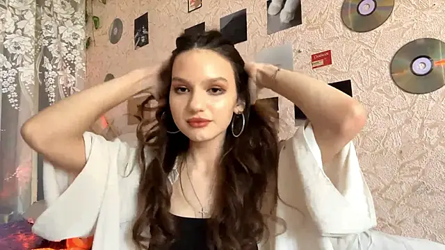 Snapshot of CarleenColley chatting on 05/19/26, 07:58 CarleenColley online show from 05/19/26, 07:58