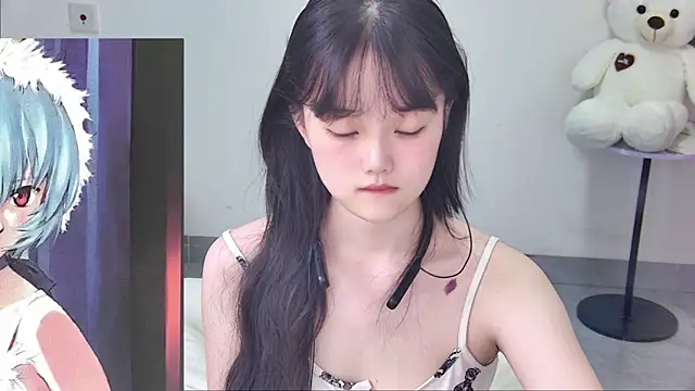 Snapshot of Evil-Bunny007 chatting on 06/05/26, 12:00 Evil-Bunny007 online show from 06/05/26, 12:00