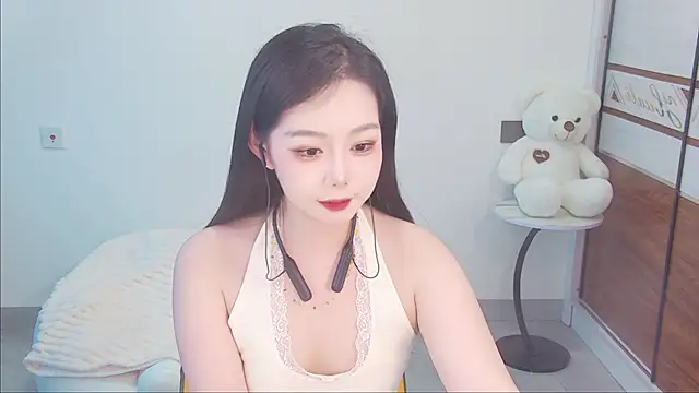 Snapshot of swie111 chatting on 05/18/26, 03:02 swie111 online show from 05/18/26, 03:02
