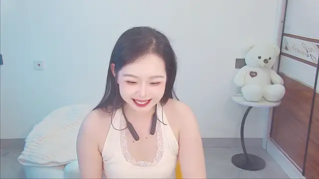 Snapshot of swie111 chatting on 05/18/26, 04:07 swie111 online show from 05/18/26, 04:07