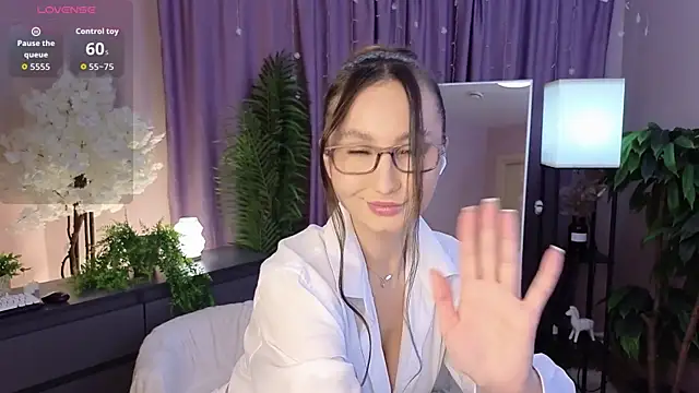 AriaCatrool online show from 06/07/26, 11:25