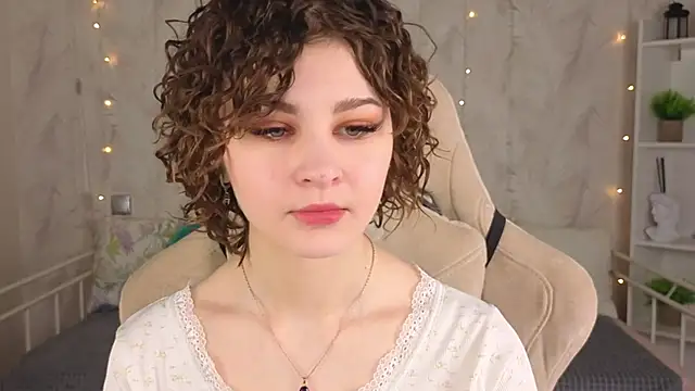 Snapshot of Kira__Fluffy chatting on 05/30/26, 05:37 Kira Fluffy online show from 05/30/26, 05:37