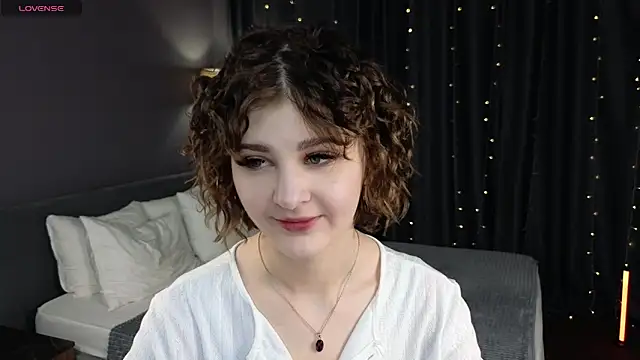 Snapshot of Kira__Fluffy chatting on 06/06/26, 12:05 Kira Fluffy online show from 06/06/26, 12:05