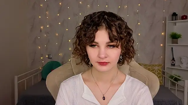 Snapshot of Kira__Fluffy chatting on 06/13/26, 12:08 Kira Fluffy online show from 06/13/26, 12:08