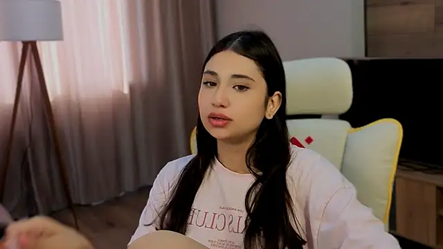 honeylanaa online show from 06/18/26, 04:46