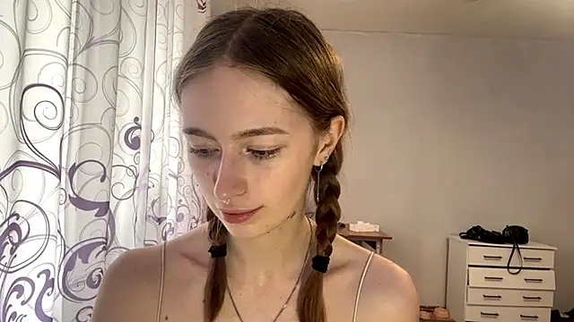 Snapshot of BrianneFarabee chatting on 06/04/26, 11:16 BrianneFarabee online show from 06/04/26, 11:16