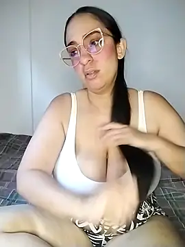Pamela sa online show from 07/16/26, 08:04