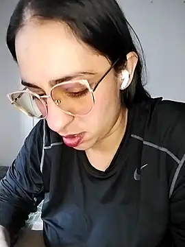 Pamela sa online show from 07/17/26, 07:41