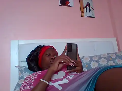 Snapshot of shantell_1 chatting on 06/07/26, 09:35 shantell 1 online show from 06/07/26, 09:35