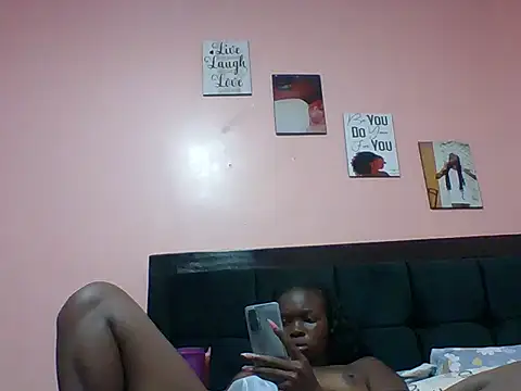 Snapshot of shantell_1 chatting on 06/14/26, 07:16 shantell 1 online show from 06/14/26, 07:16