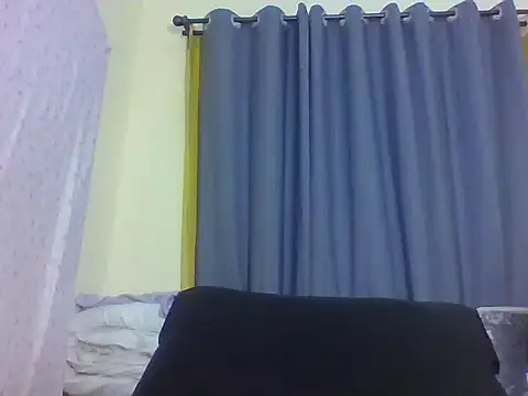 Snapshot of petite_hottie chatting on 06/09/26, 02:50 petite hottie online show from 06/09/26, 02:50