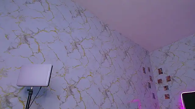 cinniaa  online show from 06/25/26, 08:57