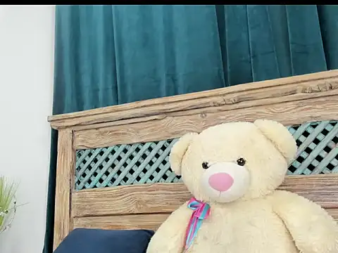 Snapshot of EmmaEbony1 chatting on 05/19/26, 06:14 EmmaEbony1 online show from 05/19/26, 06:14