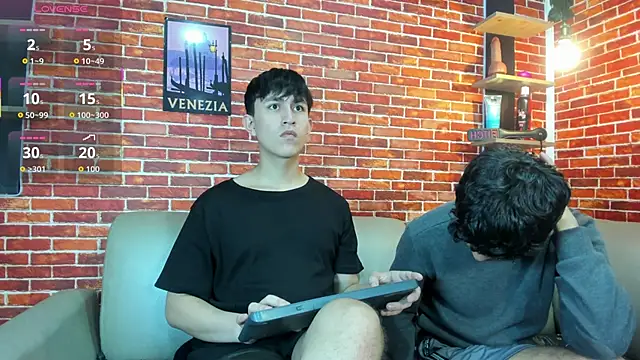 Hoot boyss  online show from 05/19/26, 08:04