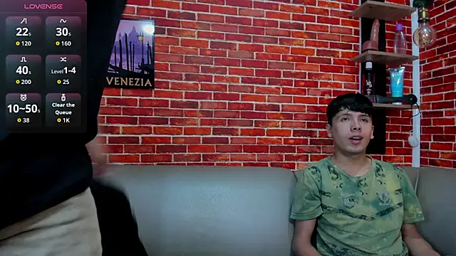 Hoot boyss  online show from 05/21/26, 07:43