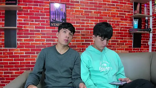 Hoot boyss  online show from 05/22/26, 07:41