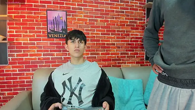 Hoot boyss  online show from 06/02/26, 08:00