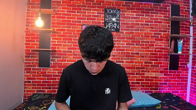 Hoot boyss  online show from 06/09/26, 08:20