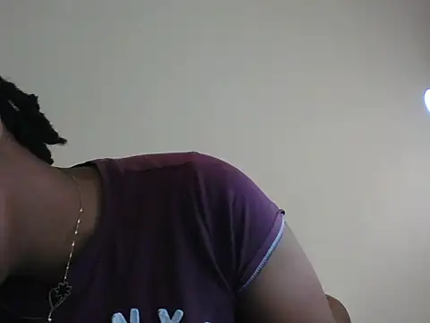 Snapshot of sexy_dove chatting on 06/13/26, 06:33 sexy dove online show from 06/13/26, 06:33