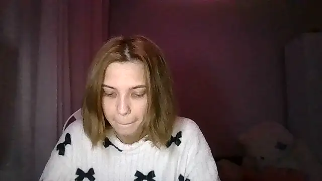 Snapshot of MiraLaPics chatting on 06/06/26, 10:25 MiraLaPics online show from 06/06/26, 10:25