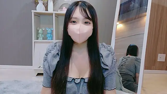 Snapshot of Runa-nn chatting on 06/18/26, 12:42 Runa-nn online show from 06/18/26, 12:42