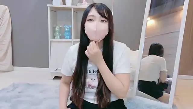 Snapshot of Runa-nn chatting on 06/19/26, 01:43 Runa-nn online show from 06/19/26, 01:43