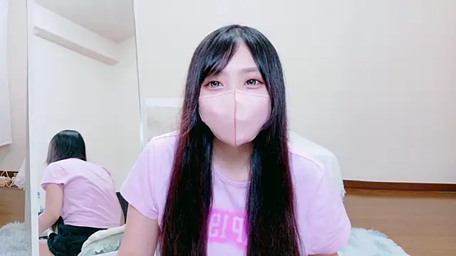 Snapshot of Runa-nn chatting on 06/19/26, 10:13 Runa-nn online show from 06/19/26, 10:13