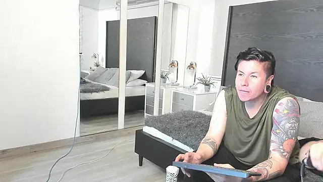 Snapshot of inkedsinners_ chatting on 05/19/26, 12:22 inkedsinners online show from 05/19/26, 12:22