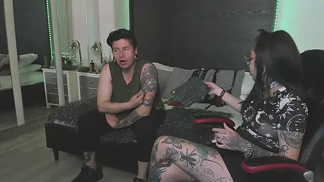 Snapshot of inkedsinners_ chatting on 05/20/26, 12:33 inkedsinners online show from 05/20/26, 12:33