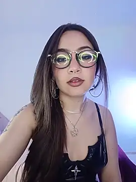 Snapshot of paariiss_ chatting on 05/18/26, 10:15 paariiss online show from 05/18/26, 10:15