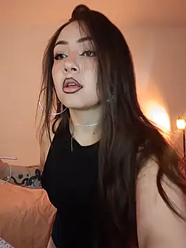 Snapshot of paariiss_ chatting on 05/19/26, 10:16 paariiss online show from 05/19/26, 10:16