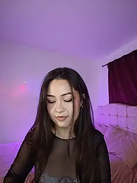 Snapshot of paariiss_ chatting on 05/28/26, 12:30 paariiss online show from 05/28/26, 12:30