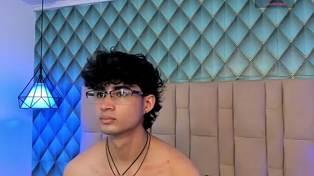 Snapshot of Sofia-Ethan chatting on 05/23/26, 01:15 Sofia-Ethan online show from 05/23/26, 01:15