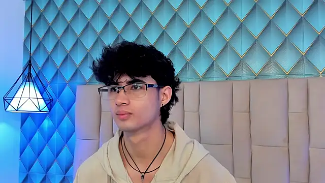 Snapshot of Sofia-Ethan chatting on 05/30/26, 01:30 Sofia-Ethan online show from 05/30/26, 01:30