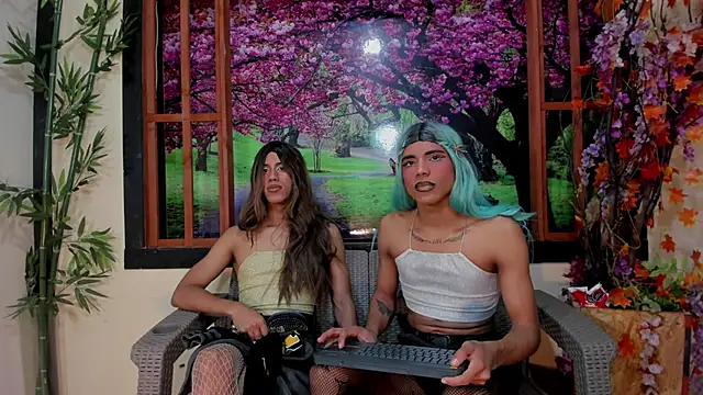 Elena and Julian online show from 07/04/26, 07:20