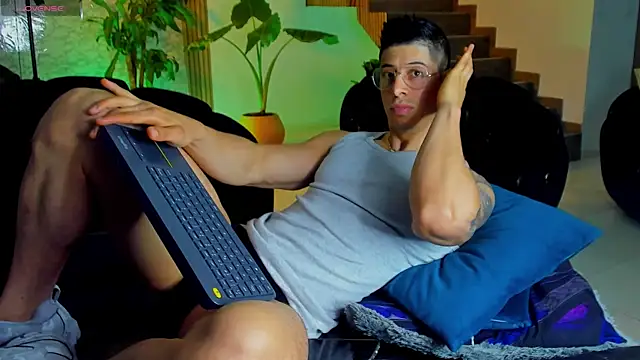 Snapshot of lukas_green11 chatting on 06/07/26, 01:21 lukas green11 online show from 06/07/26, 01:21