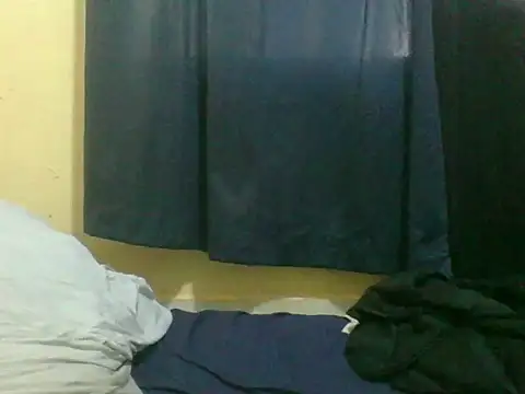 Snapshot of naughty-slender chatting on 05/21/26, 07:26 naughty-slender online show from 05/21/26, 07:26