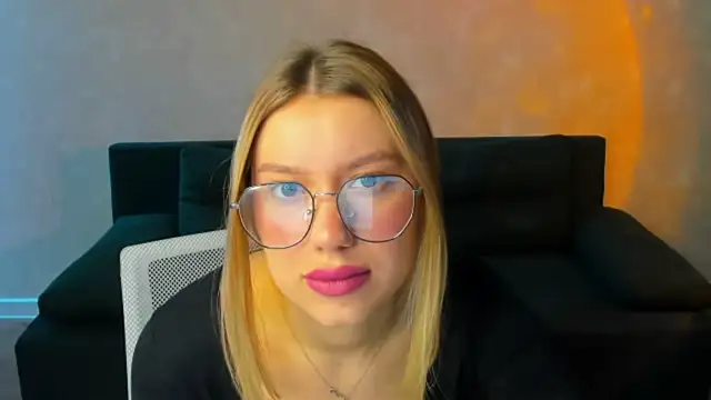 Snapshot of Shakira_Lux chatting on 05/21/26, 01:12 Shakira Lux online show from 05/21/26, 01:12