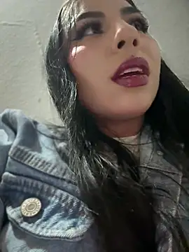 Snapshot of ariella_lovee chatting on 06/07/26, 04:05 ariella lovee online show from 06/07/26, 04:05