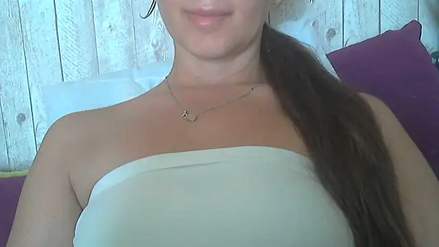 Bella--White online show from 06/05/26, 06:52
