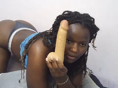 Snapshot of hotcandy001 chatting on 06/05/26, 10:54 hotcandy001 online show from 06/05/26, 10:54